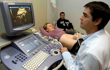 Exame de ultrassonografia abdominal total